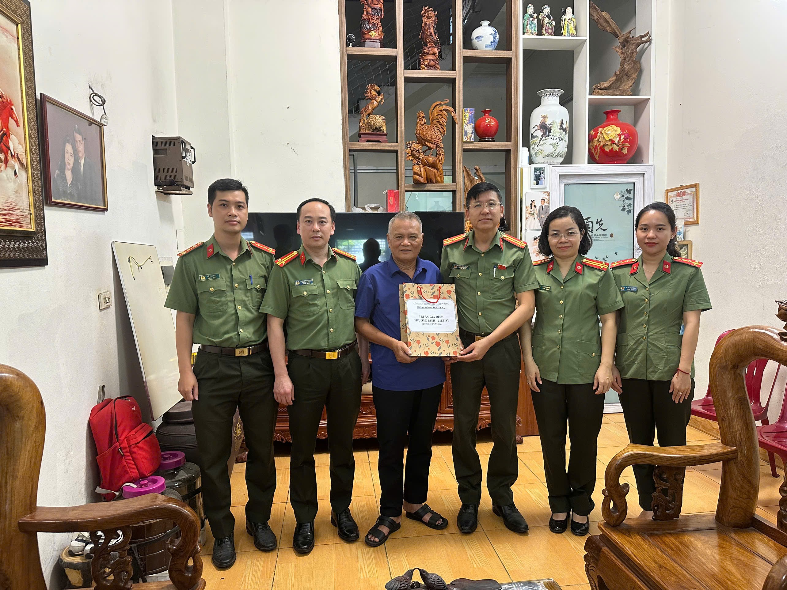 Phòng Hồ sơ nghiệp vụ tổ chức các hoạt động tri ân nhân kỷ niệm 79 năm Ngày Thương binh - Liệt sĩ (27/7/1947 - 27/7/2026)